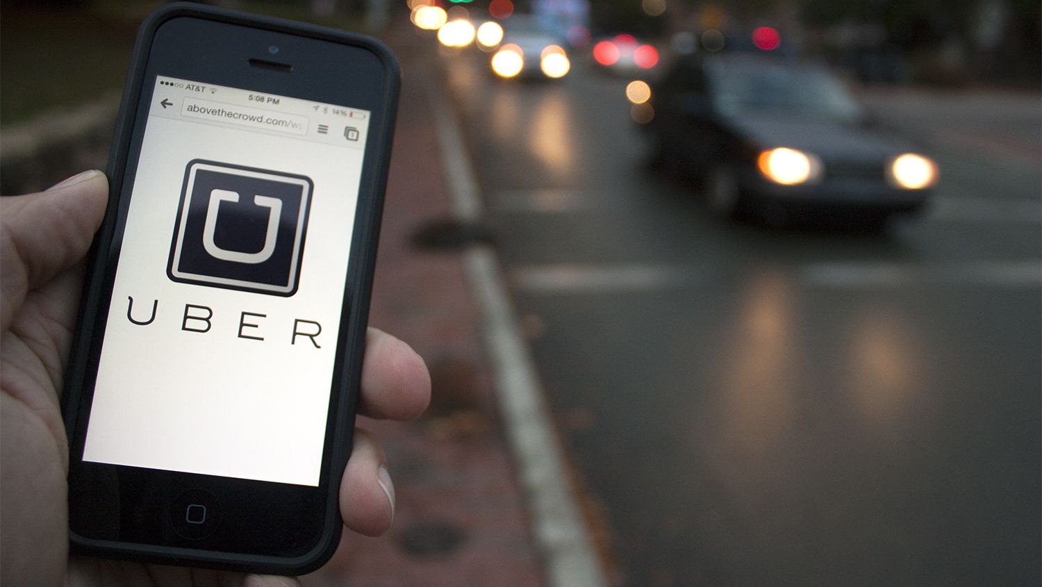 Un client a plătit 130 de euro pentru o cursă Uber. Bărbatul adormise pe banchetă