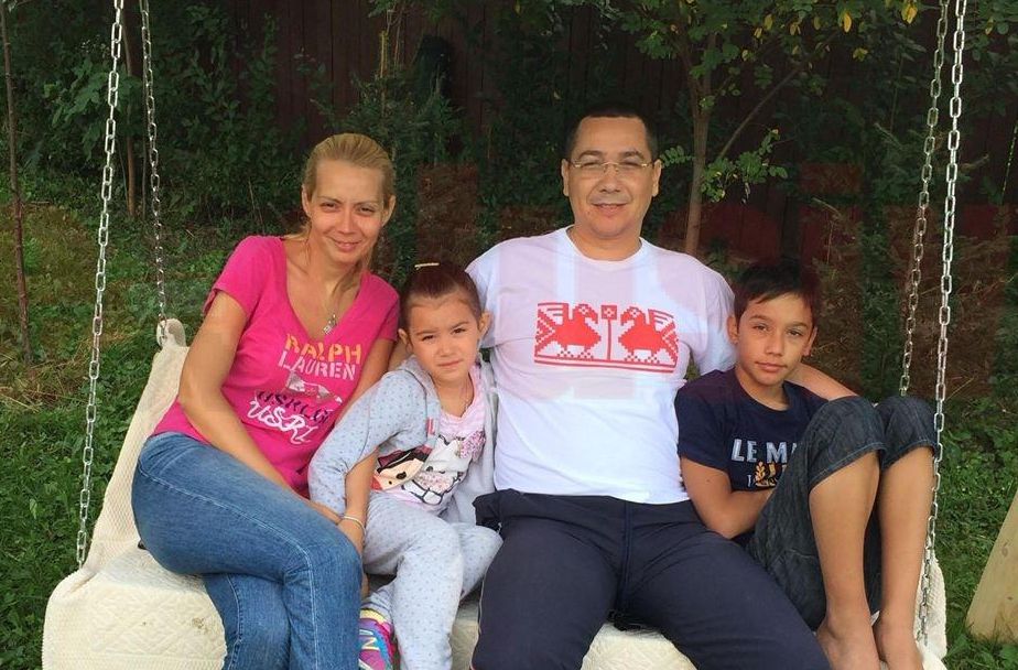 Întors din Miami, Victor Ponta sfidează: Unde am mers eu în vacanţă e puţin mai ieftin ca în Mamaia!