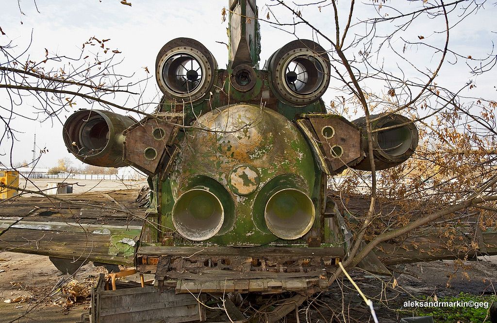 Au găsit o navă spațială abandonată. Când s-au apropiat de ea și au cercetat-o au înghețat