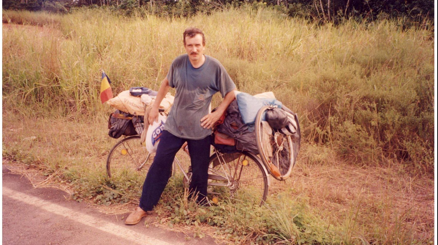 Fiul lui Virgil Galațanul, care a străbătut pe bicicletă 120 de țări, țintește Cartea Recordurilor