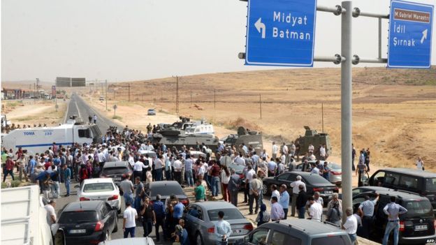 Lupte de stradă în Turcia, la Cizre. Cel puțin 30 de morți
