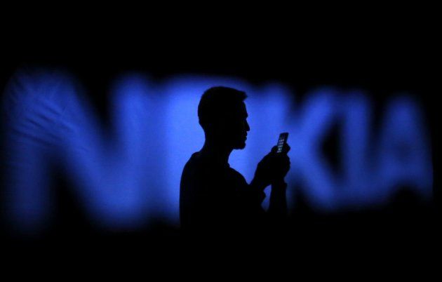 Fotografii-spion. Așa va arăta noul telefon C1 cu care Nokia revine în forță