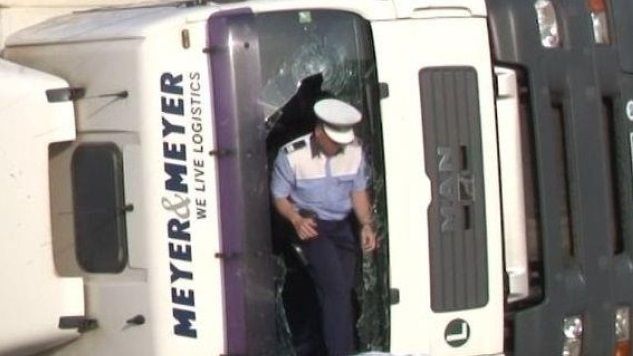 Accident mortal la Sibiu: şoferul unui TIR a fost proiectat prin parbriz