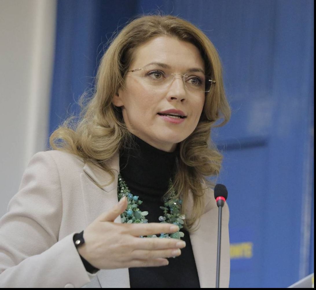 Gorghiu, despre moţiune: Parlamentarii Puterii vor fi ţinuţi în bănci. Sunt şantajaţi!