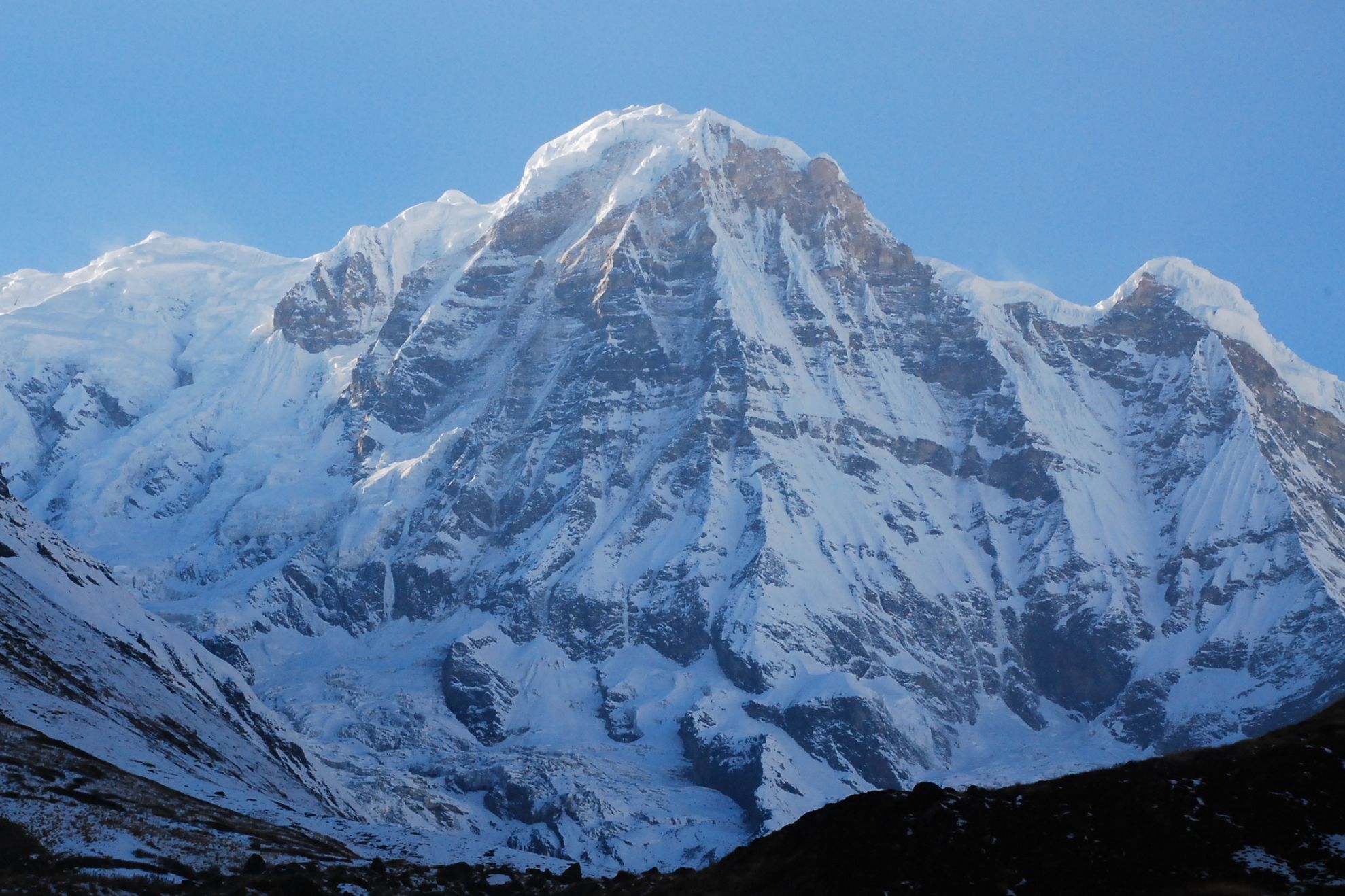 Acesta este cel mai periculos vârf montan din lume. Câţi alpinişti au murit aici