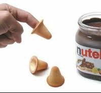 Ultima invenție culinară! Biscuiții creați special pentru a lua crema de ciocolată cu degetul!