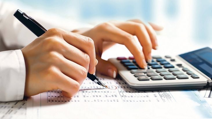 Angajatul unei bănci a furat banii unei vecine. Suma este fabuloasă