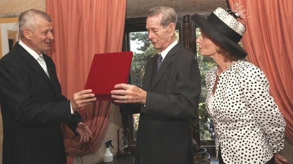 Regele Mihai retrage o decorație importantă acordată lui Sorin Oprescu