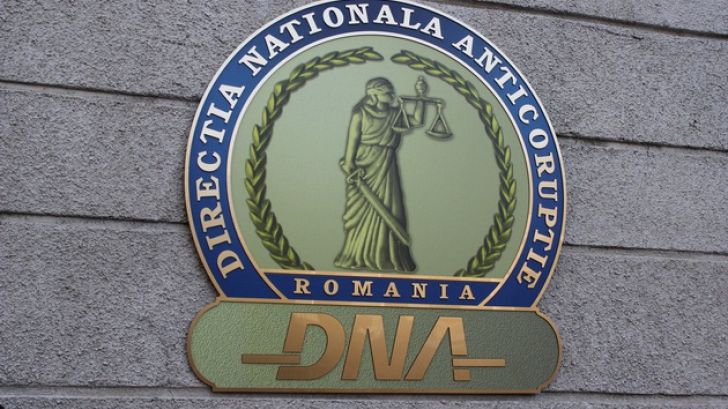 DNA: Directorul sportiv al Sălii Polivalente, trimis în judecată pentru șantaj și luare de mită 