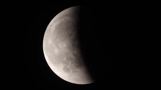Fenomene astronomice spectaculoase, duminică noapte. Ce vor putea vedea românii