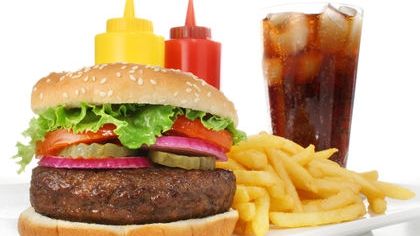 Adevărul crunt despre mâncarea fast-food. Nimeni nu ţi-a spus asta