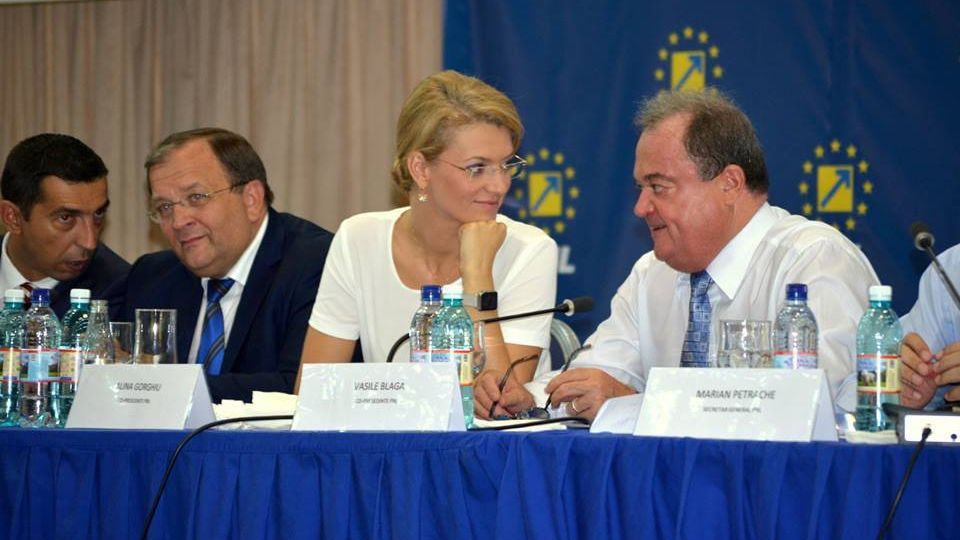 PNL a depus moțiunea de cenzură ”Alege între România și Ponta. Demite-l pe Victor Ponta!''