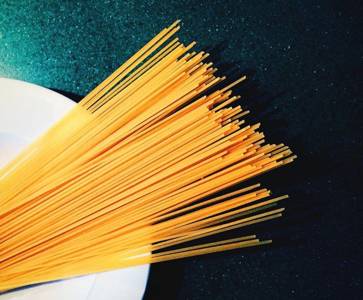 Cum să măsori porțiile de spaghetti înainte de fierbere