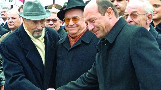 Reuniune între Băsescu, Constantinescu şi Iliescu. Foştii preşedinţi devin ''Mediatori de Onoare''