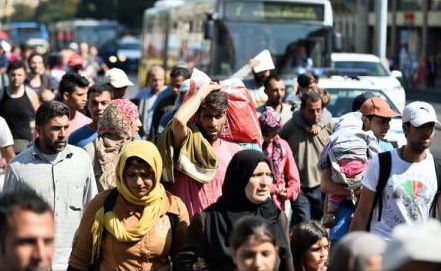 În sfârșit un refugiu pentru 10.000 de imigranți epuizați. Ce îi așteaptă în Germania și Austria