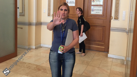 Cum a fost fotografiată fiica lui Corneliu Vadim Tudor, la câteva zile după înmormântare