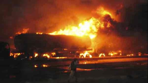 O cisternă plină cu benzină a explodat în Sudanul de Sud: peste 100 de morți