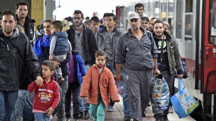 Reuters: România ar trebui să primească 6.300 de refugiați
