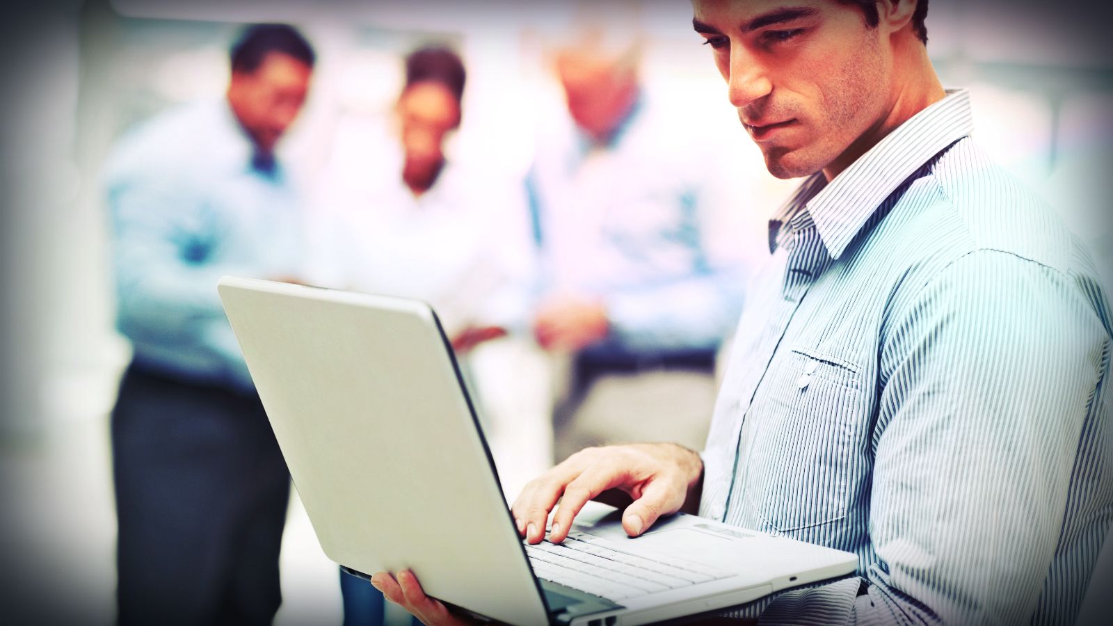 Revoluția prețurilor eMAG. Reduceri masive pentru laptopuri