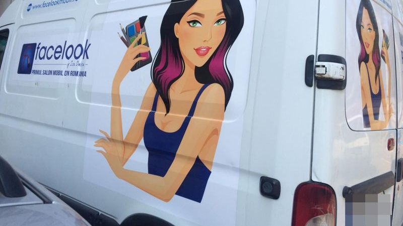 Afacere de succes. La 23 de ani şi-a deschis primul salon de înfrumuseţare mobil