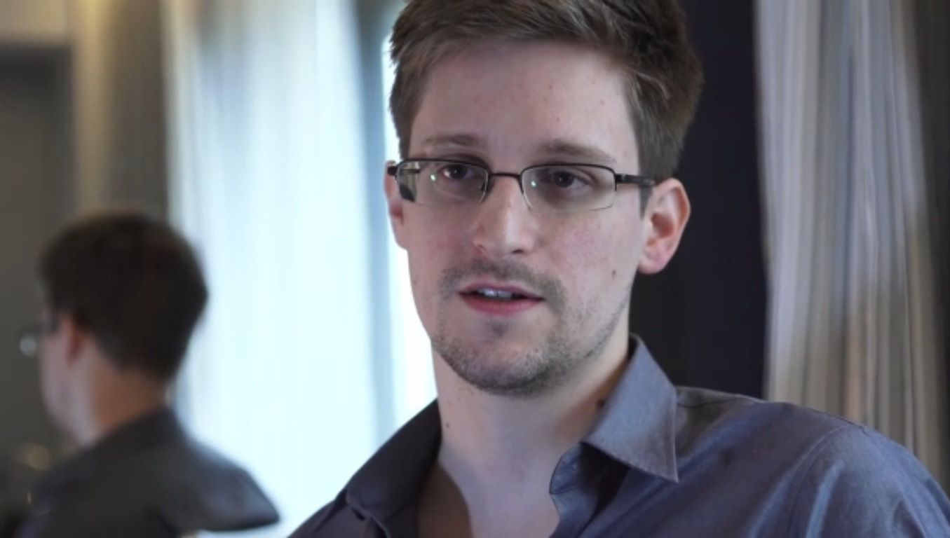 Edward Snowden şi-a deschis cont pe Twitter. Care este primul mesaj publicat