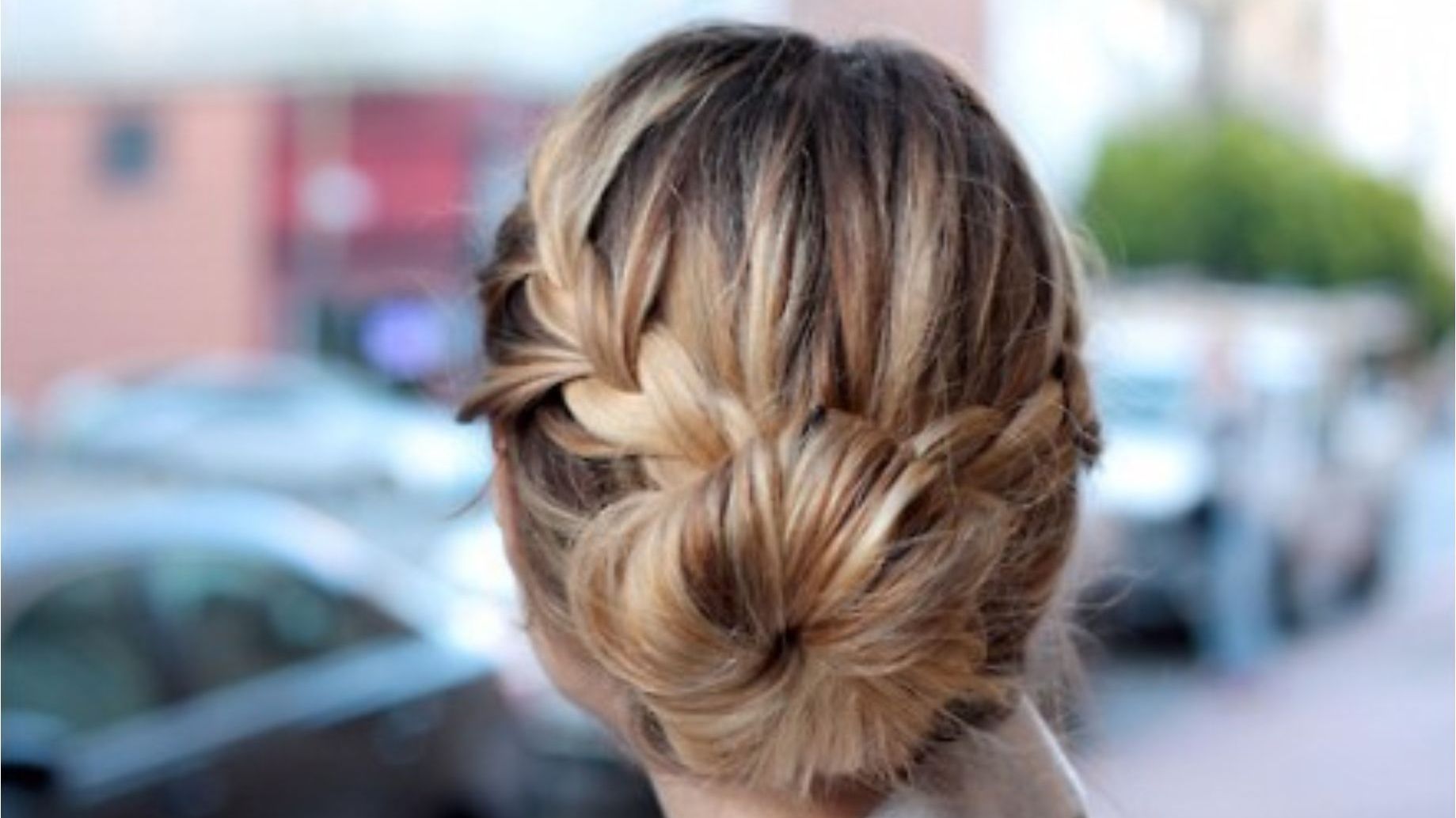 4 coafuri office pe care să le încerci pentru un look chic şi smart