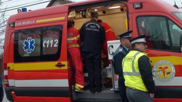 Studentă bătută cu pumnii şi picioarele, după ce a apostrofat de un tânăr de 19 ani