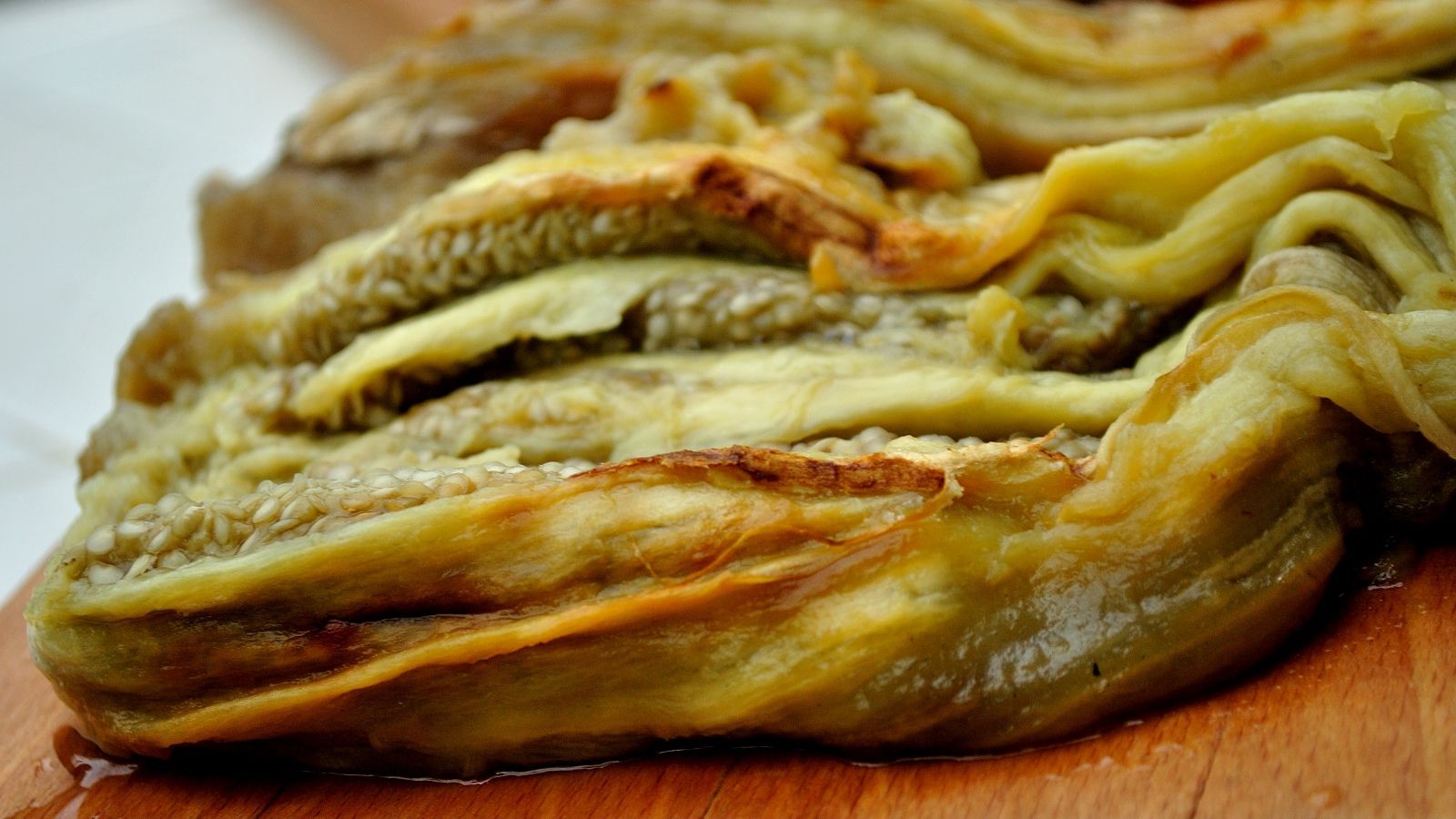 Ai pus vinete la congelator toamna trecută? Nu le mai mânca dacă...