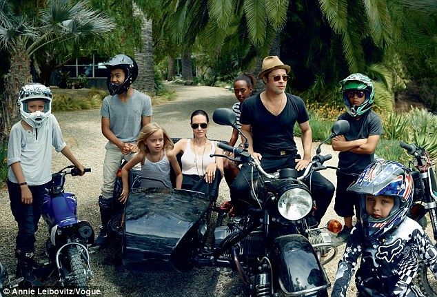 Angelina Jolie, Brad Pitt şi cei şase copii ai lor -pictorialul care face înconjurul internetului