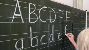 Învățătoare înregistrată în timp ce îşi jignea şi umilea elevii. Părinții sunt revoltați