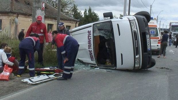 Accident crunt în Argeş: trei persoane au murit şi 14 sunt rănite. Update