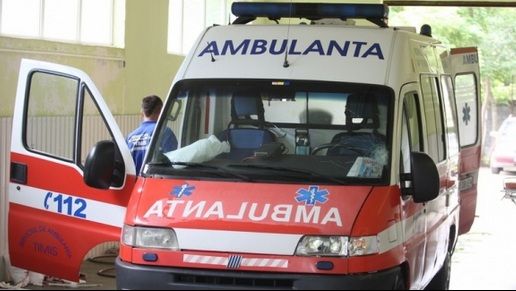 Accident teribil. Un băiat de 15 ani s-a izbit de un copac. Medicii nu au mai avut ce să facă