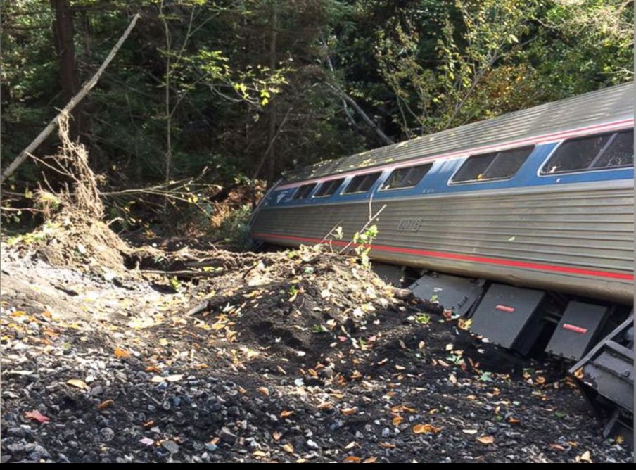 Tren deraiat în Statele Unite: Cel puțin patru pasageri au fost răniți