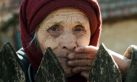 Sute de bătrâni din Constanţa trebuie să-şi plătească mesele primite ca ajutor social de la Mazăre 