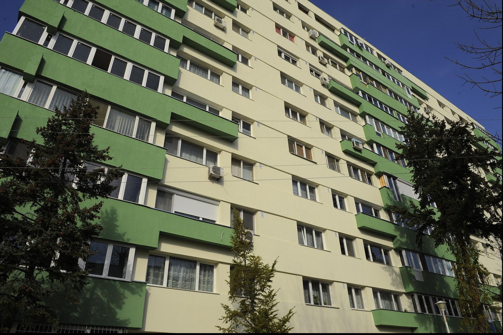 Incident macabru la Cluj: un bebeluş de 2 luni a fost aruncat pe geam de mama sa