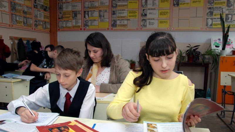 Prin ce trec elevii care nu se înscriu la ora de religie: Părinţii care divoreţează ajung în iad!