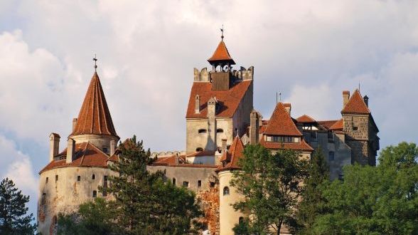 Petrece un Halloween de groază la castel