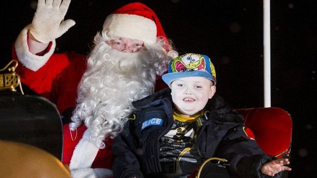 Gestul care a emoţionat o lume întreagă. De ce au împodobit deja bradul de Crăciun câţiva canadieni