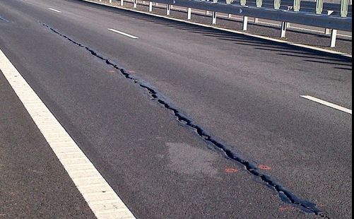 Nereguli grave în execuţia Autostrăzii Sibiu-Orăştie: secțiunea km 60+600 va fi demolată și refăcută