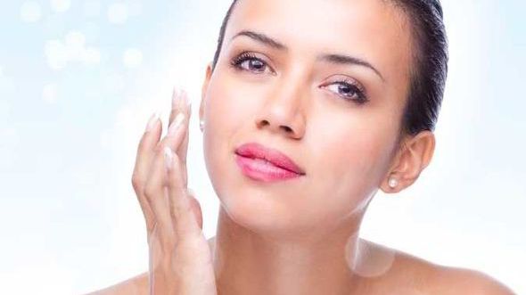 Cum să-ți cureți tenul cu ajutorul unui șervețel. Punctele negre vor ieși singure