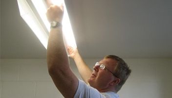 Ce se întâmplă cu factura românilor la curentul electric