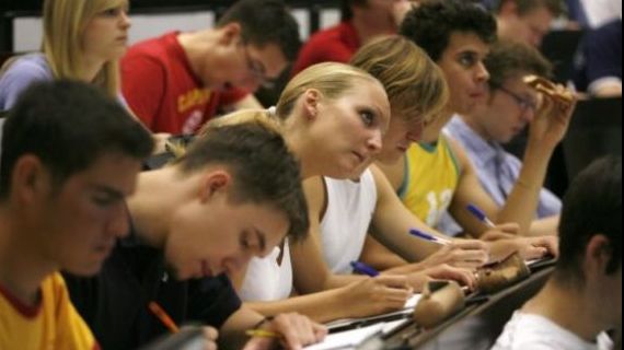 Astăzi începe prima zi din anul universitar 2015-2016. Politicienii participă la ceremonii
