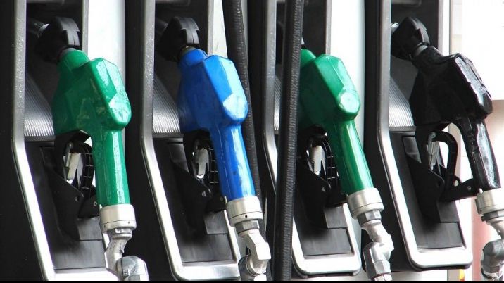De ce nu scad prețurile la carburanți în România