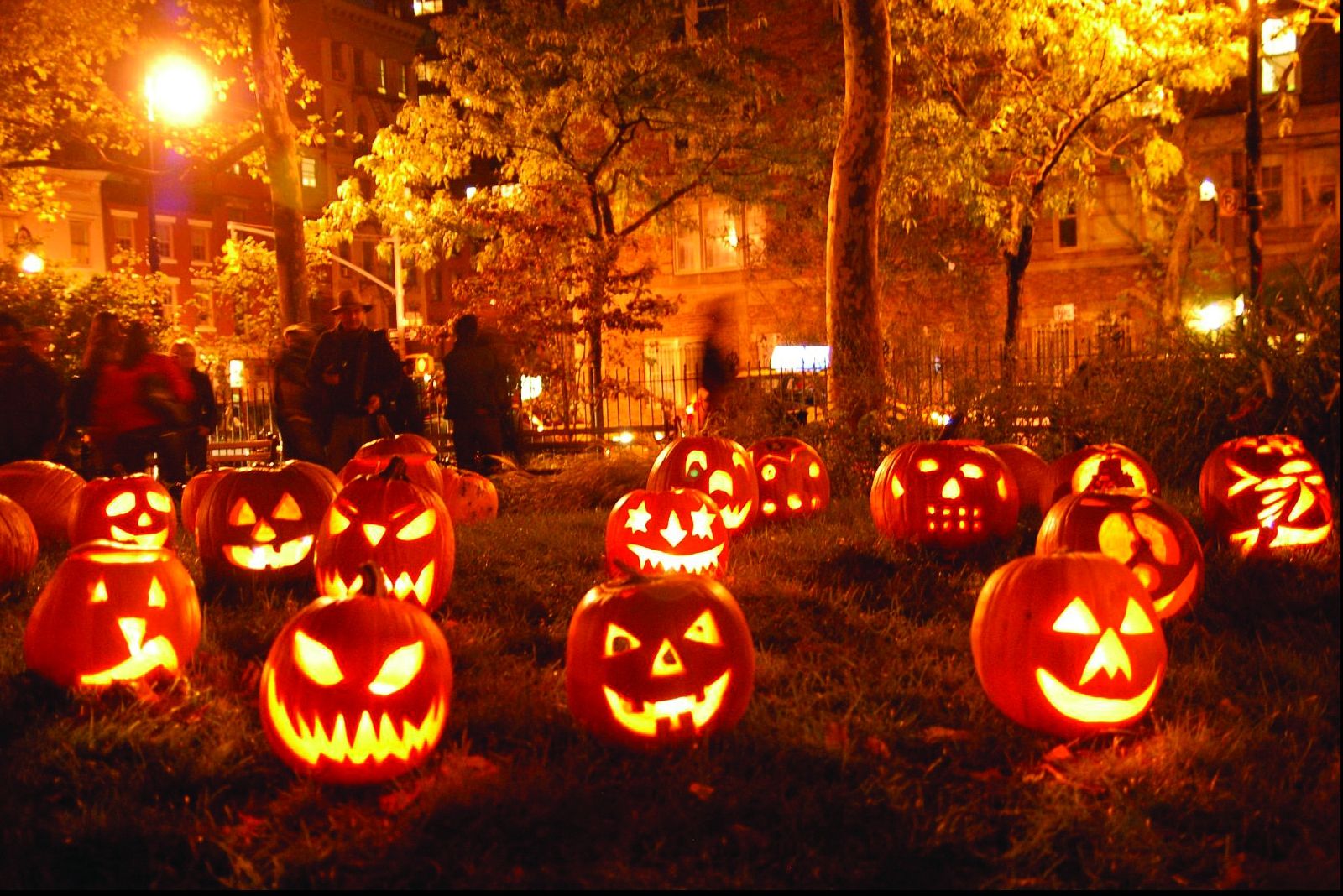 Halloween 2018. Cum îți ghicești viitorul soț în coaja de măr
