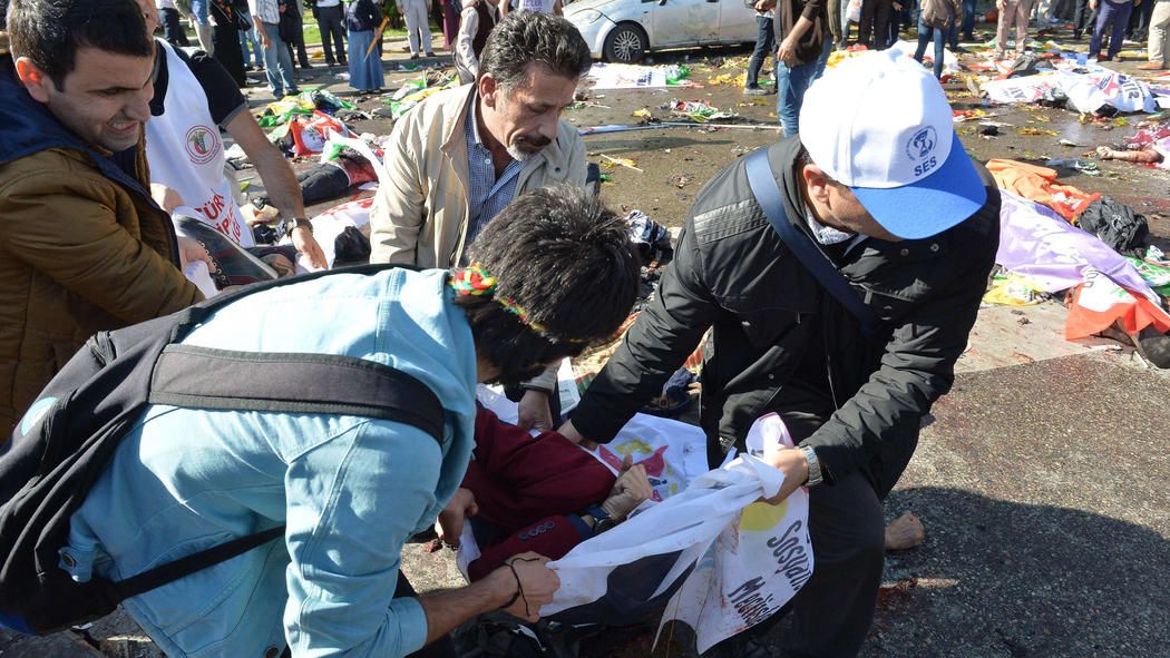 Masacru în capitala Turciei. 95 de morţi și 246 de răniți după un dublu atentat cu bombă