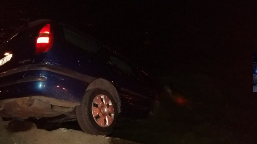 Accident stupid: au ajuns cu maşina în lac, din cauza unui şofer de 18 ani