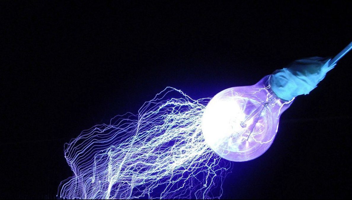 Li-Fi, tehnologia care ne va aduce internetul...prin becuri!