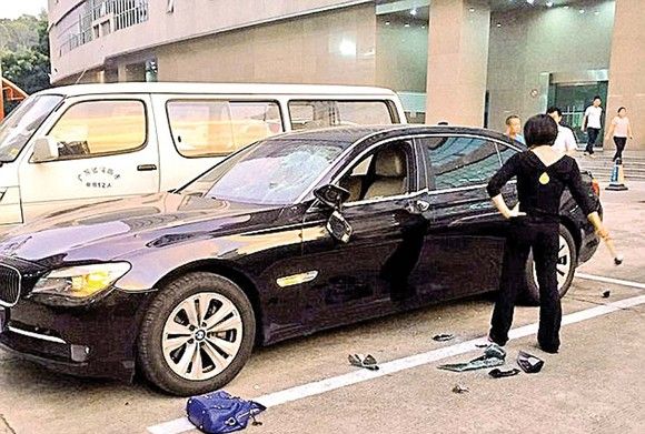 A făcut praf un bolid de 310.000 de dolari. Motivul femeii este halucinant