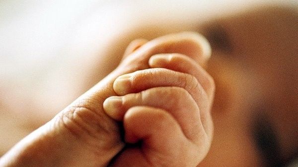 500 de copii abandonaţi în spital. Cine are grijă de copiii nimănui, după ce părinţii nu îi vor 