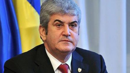 Procurorii iau în calcul anchetarea lui Oprea pentru abuz în serviciu! Se ducea acasă! 
